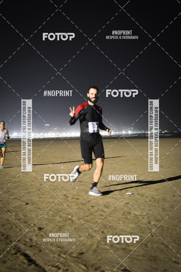 Buy your photos of the eventJovem Pan Night Run Santos on Fotop