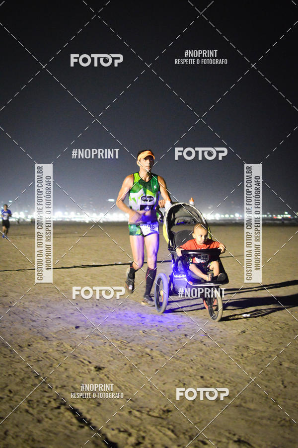 Buy your photos of the eventJovem Pan Night Run Santos on Fotop