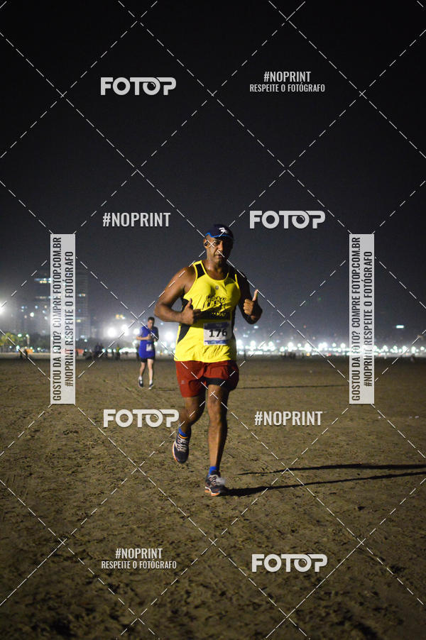 Buy your photos of the eventJovem Pan Night Run Santos on Fotop
