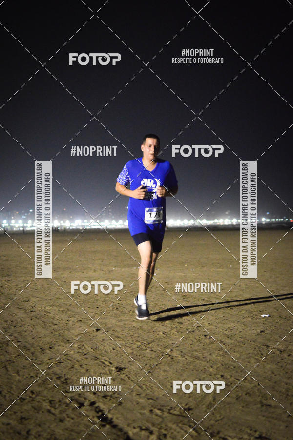 Buy your photos of the eventJovem Pan Night Run Santos on Fotop