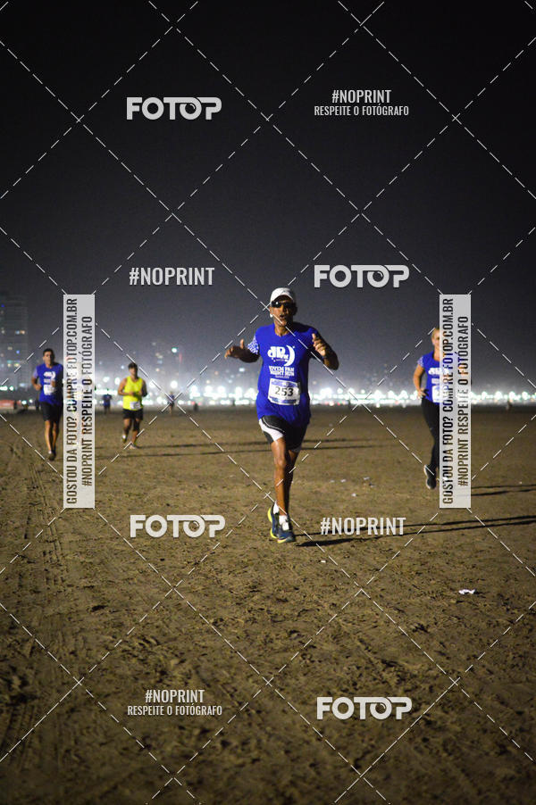 Buy your photos of the eventJovem Pan Night Run Santos on Fotop