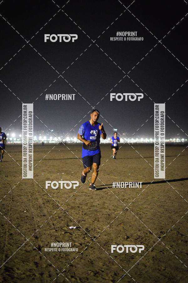 Buy your photos of the eventJovem Pan Night Run Santos on Fotop