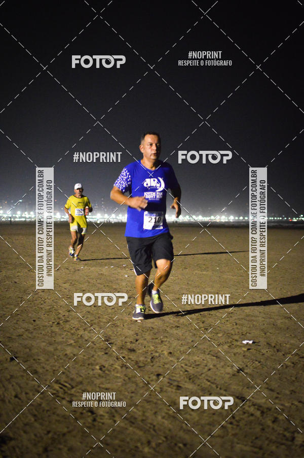 Buy your photos of the eventJovem Pan Night Run Santos on Fotop