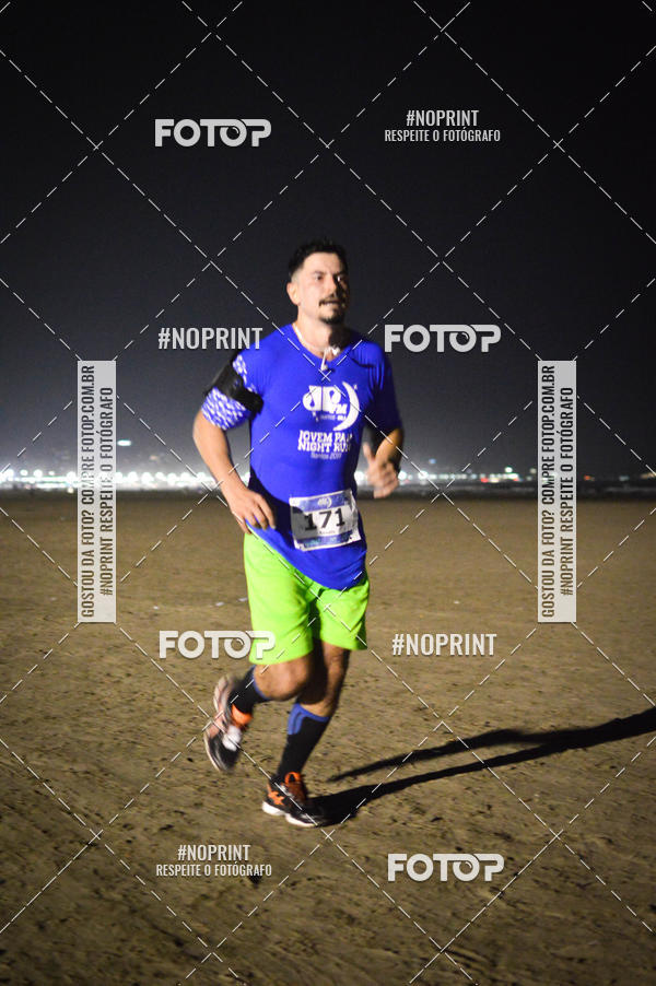 Buy your photos of the eventJovem Pan Night Run Santos on Fotop