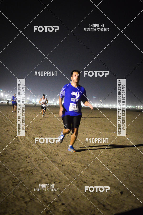 Buy your photos of the eventJovem Pan Night Run Santos on Fotop