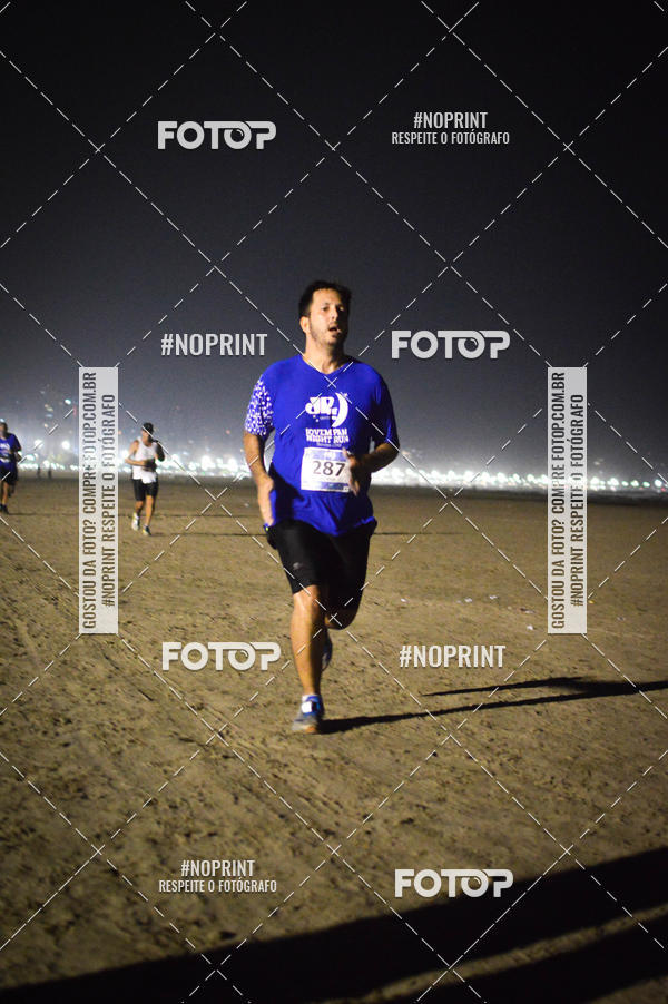 Buy your photos of the eventJovem Pan Night Run Santos on Fotop