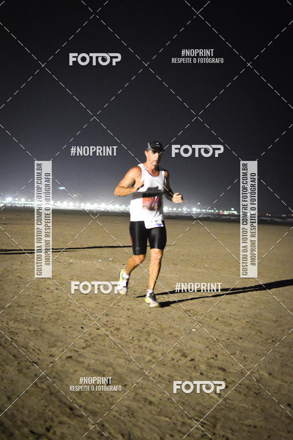 Buy your photos of the eventJovem Pan Night Run Santos on Fotop