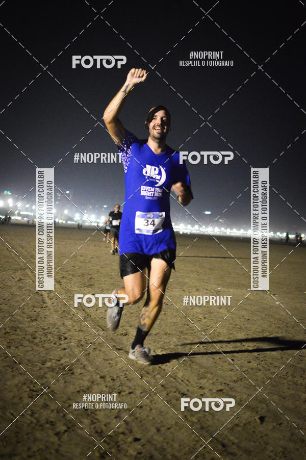Buy your photos of the eventJovem Pan Night Run Santos on Fotop