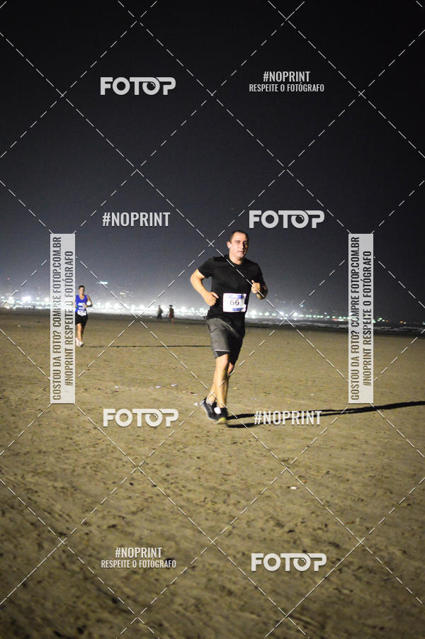 Buy your photos of the eventJovem Pan Night Run Santos on Fotop