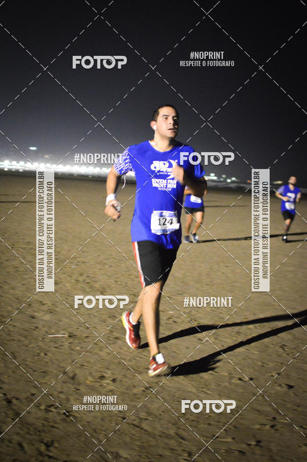 Buy your photos of the eventJovem Pan Night Run Santos on Fotop