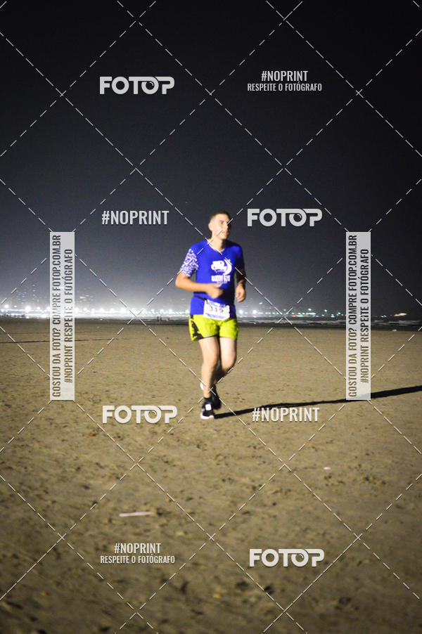 Buy your photos of the eventJovem Pan Night Run Santos on Fotop