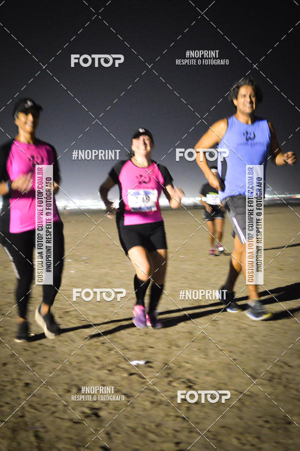 Buy your photos of the eventJovem Pan Night Run Santos on Fotop