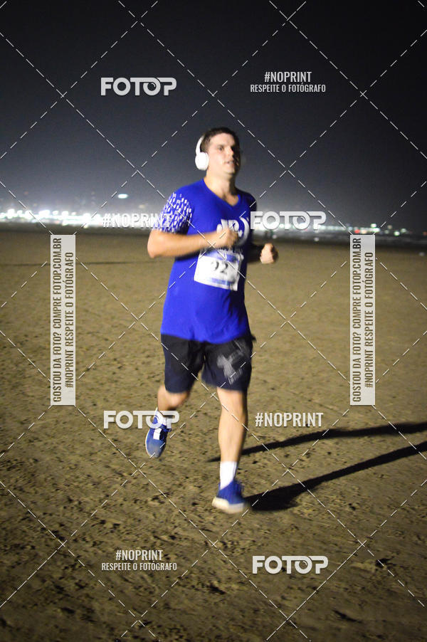 Buy your photos of the eventJovem Pan Night Run Santos on Fotop