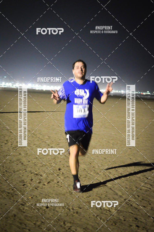 Buy your photos of the eventJovem Pan Night Run Santos on Fotop