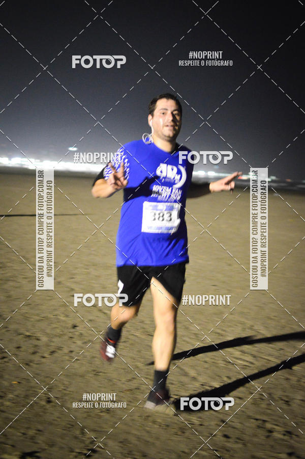 Buy your photos of the eventJovem Pan Night Run Santos on Fotop