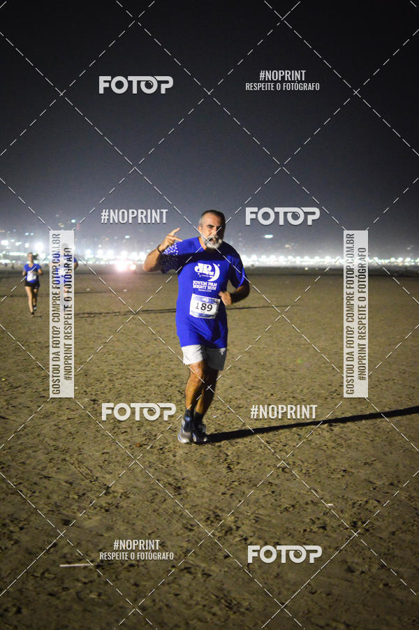 Buy your photos of the eventJovem Pan Night Run Santos on Fotop