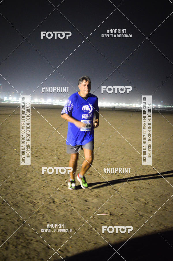 Buy your photos of the eventJovem Pan Night Run Santos on Fotop