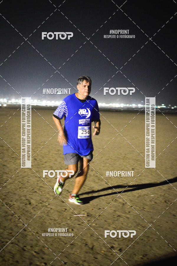 Buy your photos of the eventJovem Pan Night Run Santos on Fotop