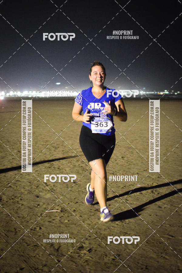 Buy your photos of the eventJovem Pan Night Run Santos on Fotop