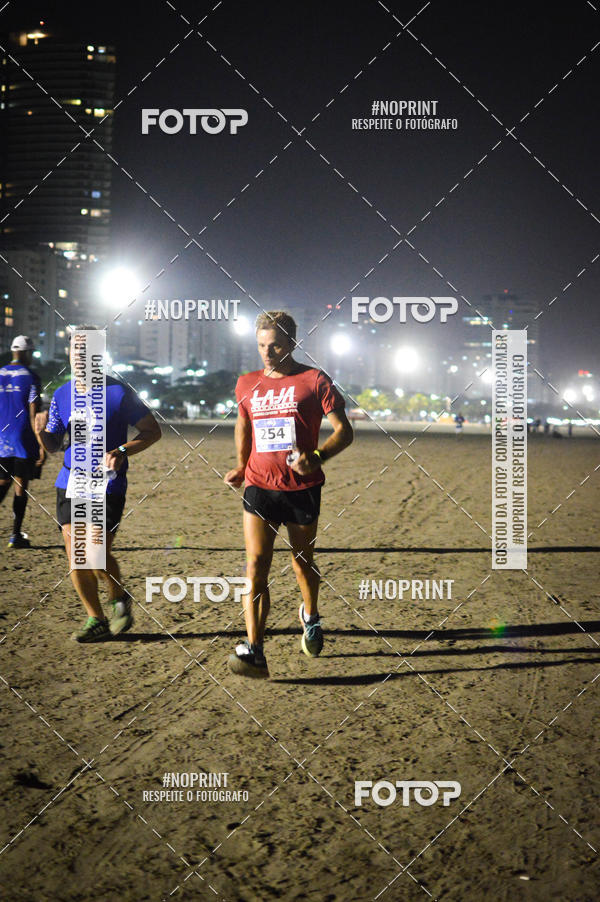 Buy your photos of the eventJovem Pan Night Run Santos on Fotop