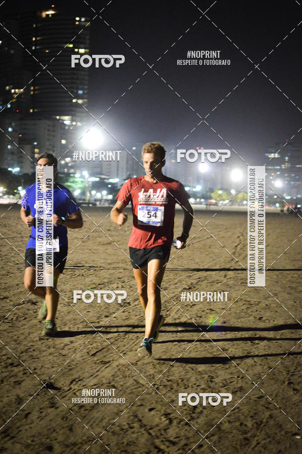 Buy your photos of the eventJovem Pan Night Run Santos on Fotop
