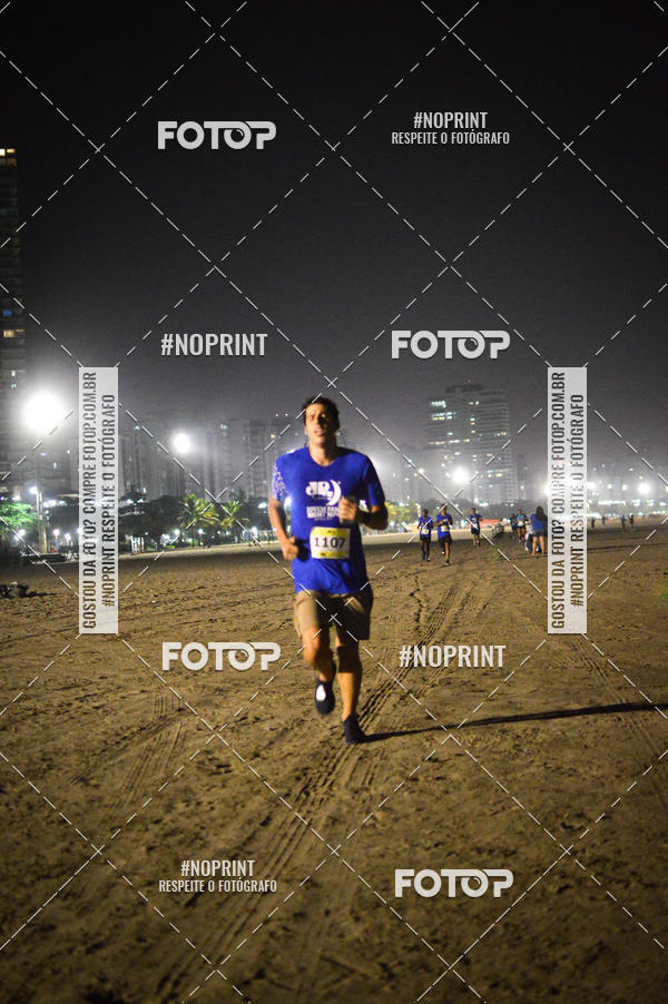 Buy your photos of the eventJovem Pan Night Run Santos on Fotop