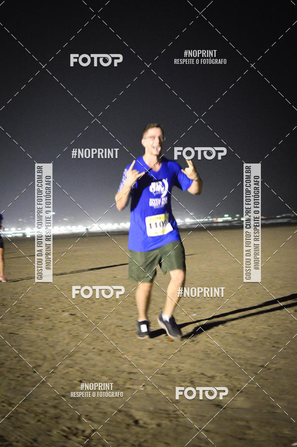 Buy your photos of the eventJovem Pan Night Run Santos on Fotop