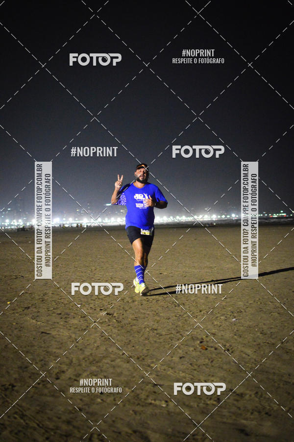 Buy your photos of the eventJovem Pan Night Run Santos on Fotop