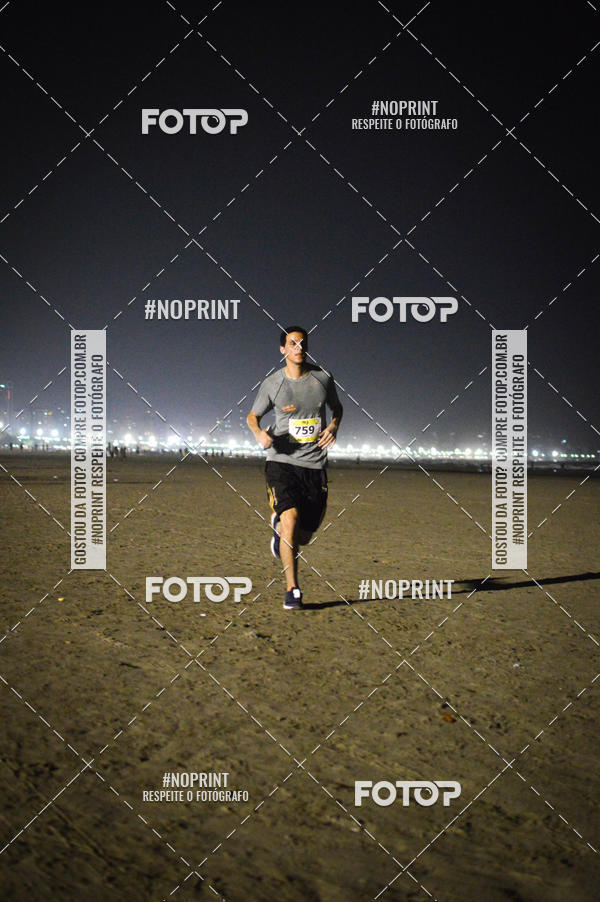Buy your photos of the eventJovem Pan Night Run Santos on Fotop