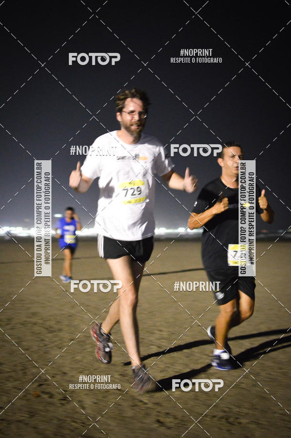 Buy your photos of the eventJovem Pan Night Run Santos on Fotop