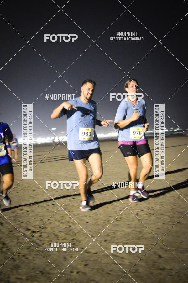 Buy your photos of the eventJovem Pan Night Run Santos on Fotop