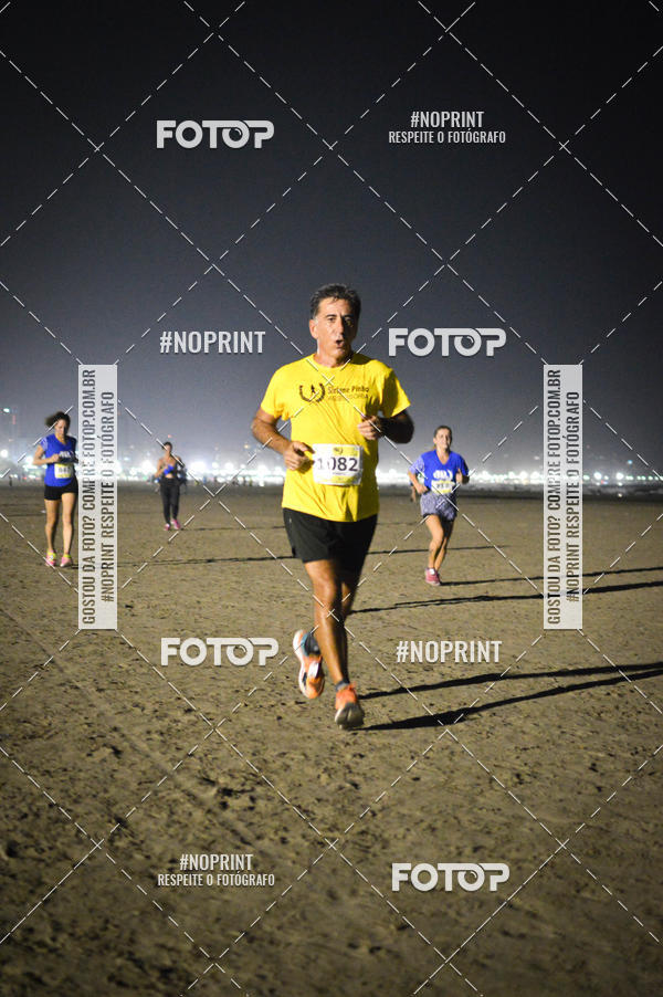 Buy your photos of the eventJovem Pan Night Run Santos on Fotop