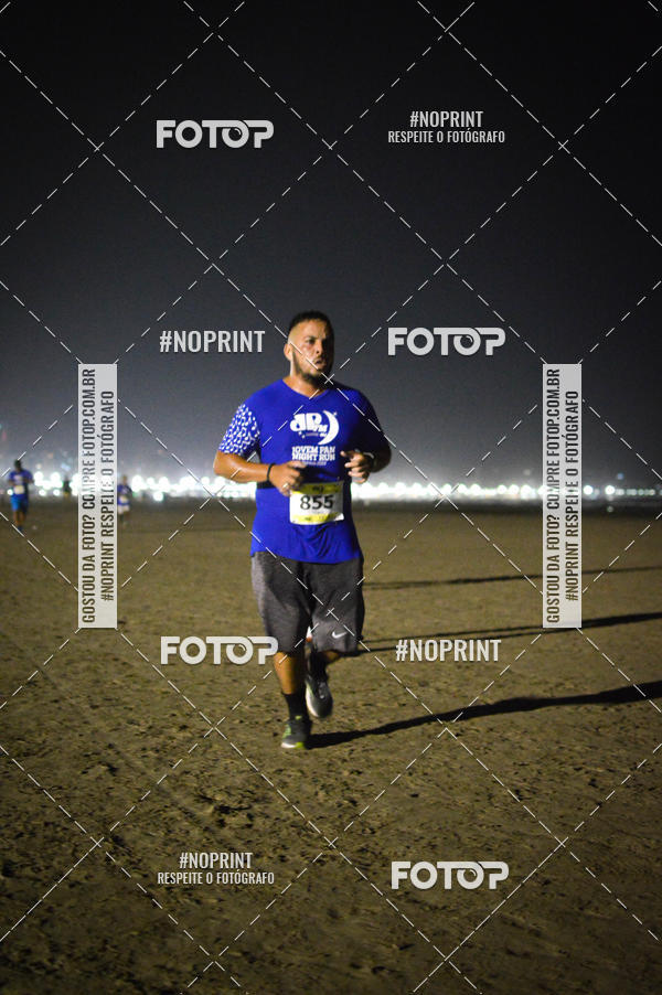 Buy your photos of the eventJovem Pan Night Run Santos on Fotop