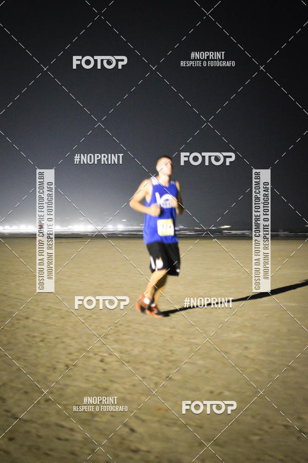 Buy your photos of the eventJovem Pan Night Run Santos on Fotop