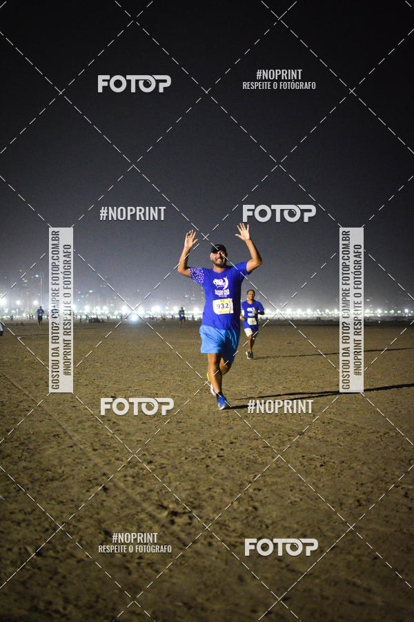 Buy your photos of the eventJovem Pan Night Run Santos on Fotop