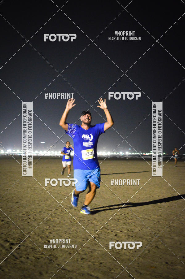 Buy your photos of the eventJovem Pan Night Run Santos on Fotop