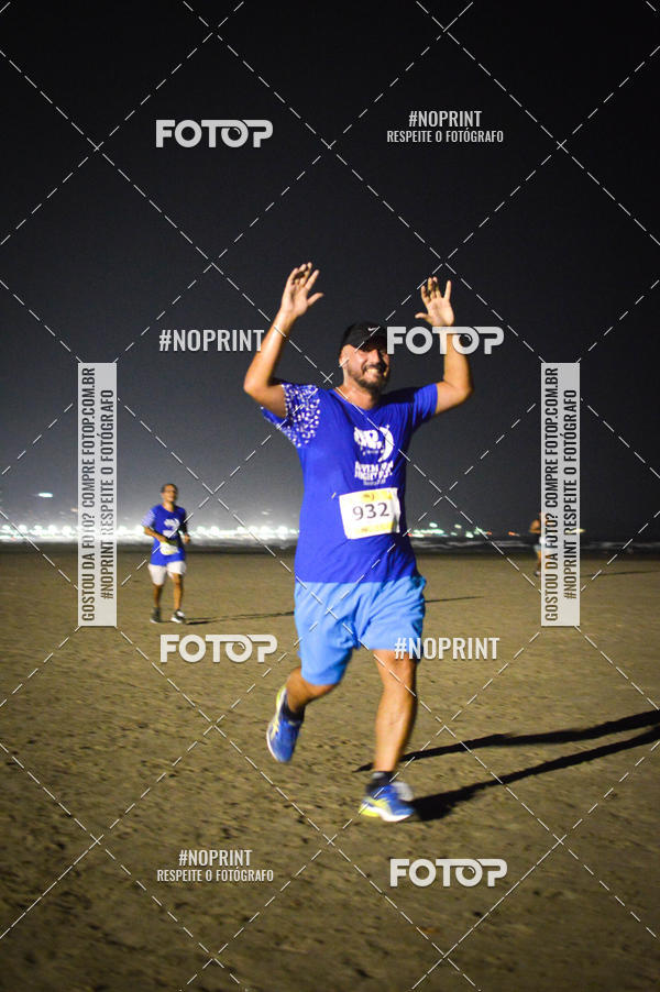 Buy your photos of the eventJovem Pan Night Run Santos on Fotop