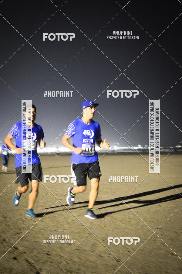 Buy your photos of the eventJovem Pan Night Run Santos on Fotop