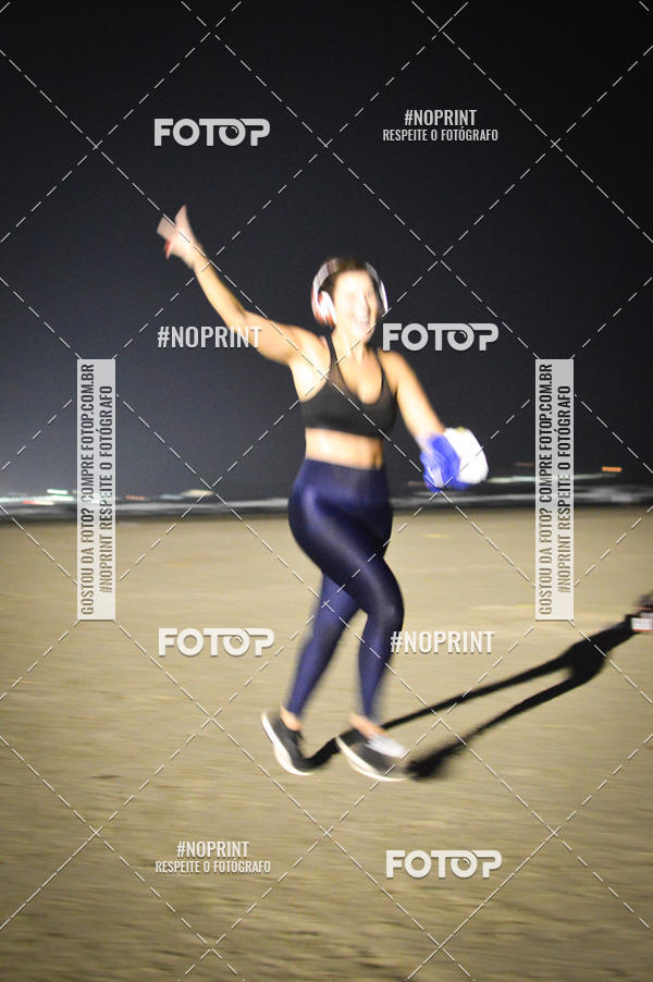 Buy your photos of the eventJovem Pan Night Run Santos on Fotop