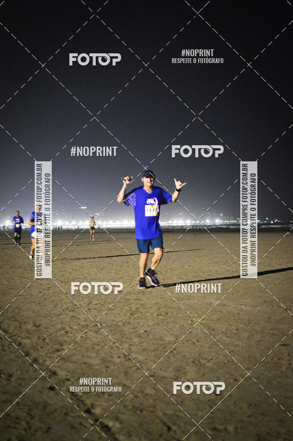Buy your photos of the eventJovem Pan Night Run Santos on Fotop