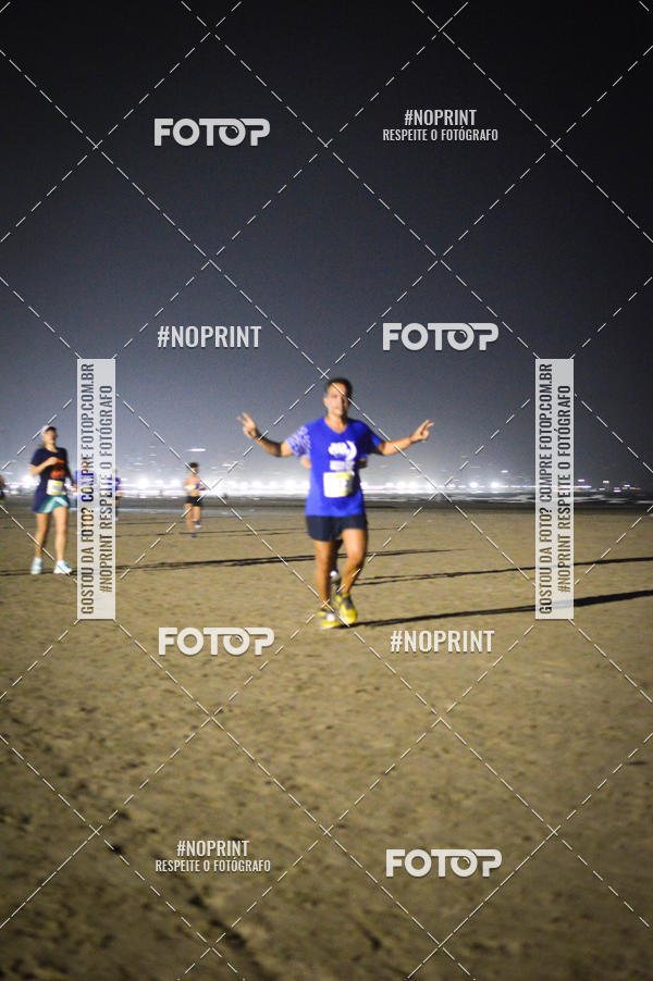 Buy your photos of the eventJovem Pan Night Run Santos on Fotop