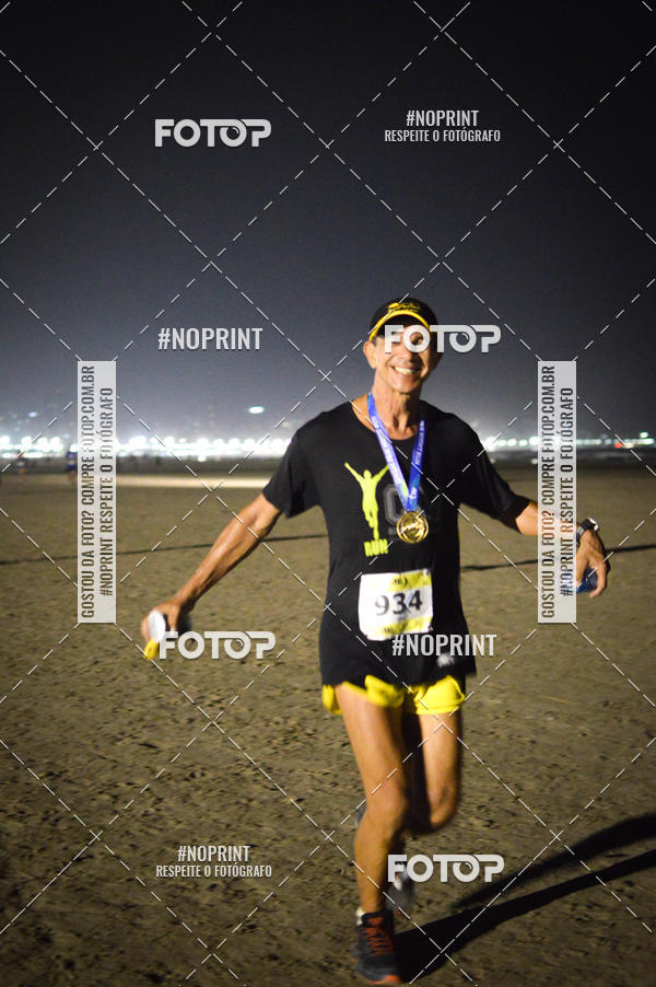 Buy your photos of the eventJovem Pan Night Run Santos on Fotop