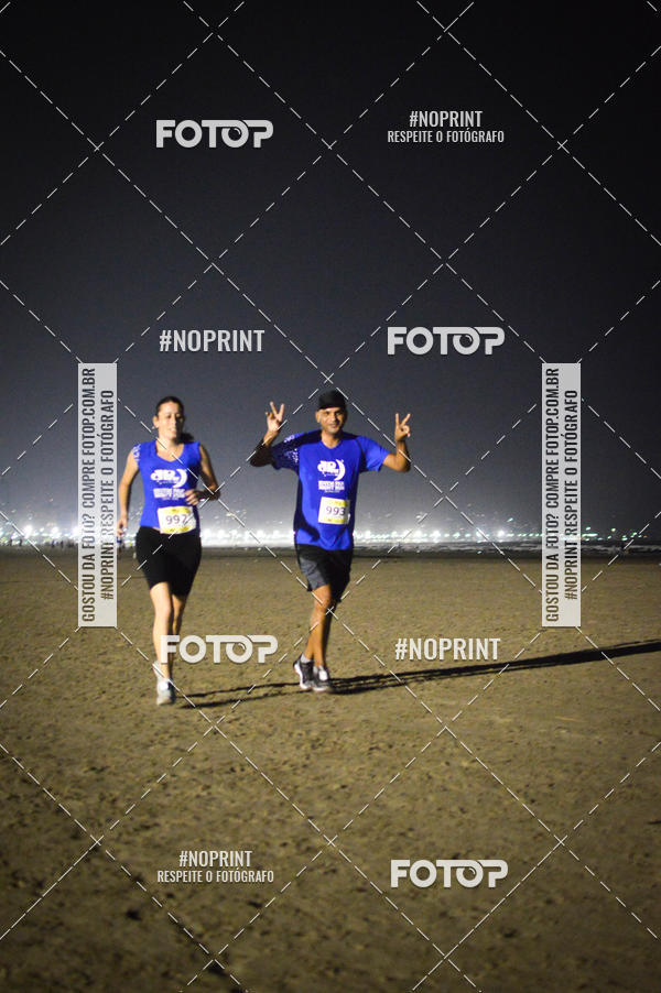 Buy your photos of the eventJovem Pan Night Run Santos on Fotop