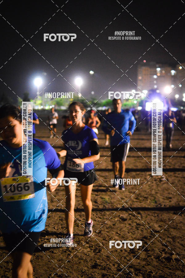 Buy your photos of the eventJovem Pan Night Run Santos on Fotop