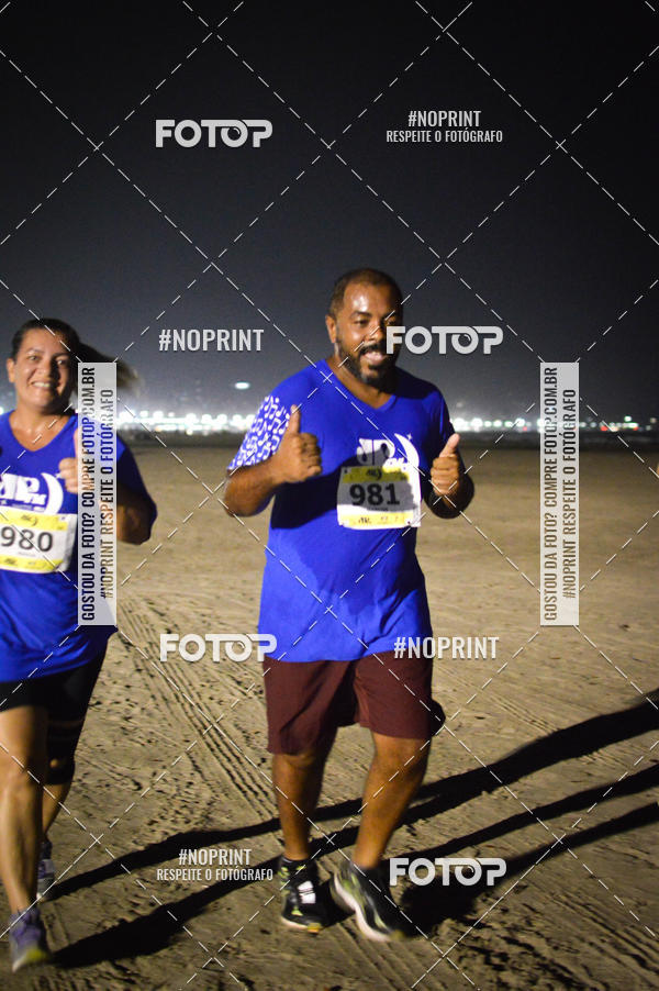 Buy your photos of the eventJovem Pan Night Run Santos on Fotop