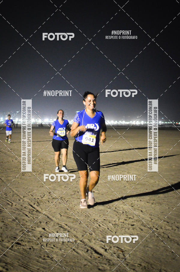 Buy your photos of the eventJovem Pan Night Run Santos on Fotop