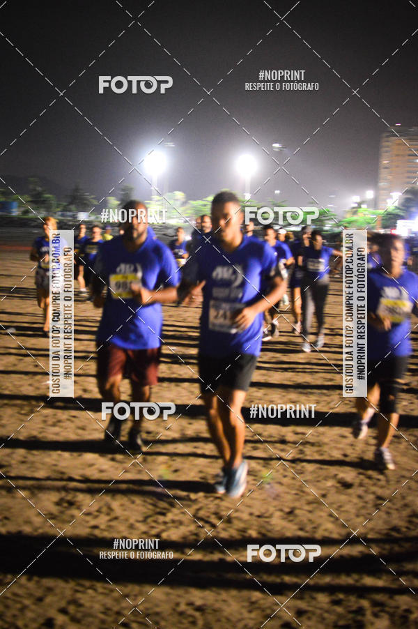 Buy your photos of the eventJovem Pan Night Run Santos on Fotop