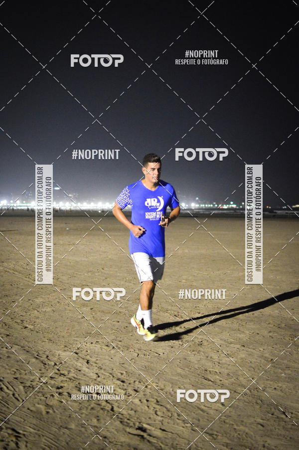 Buy your photos of the eventJovem Pan Night Run Santos on Fotop