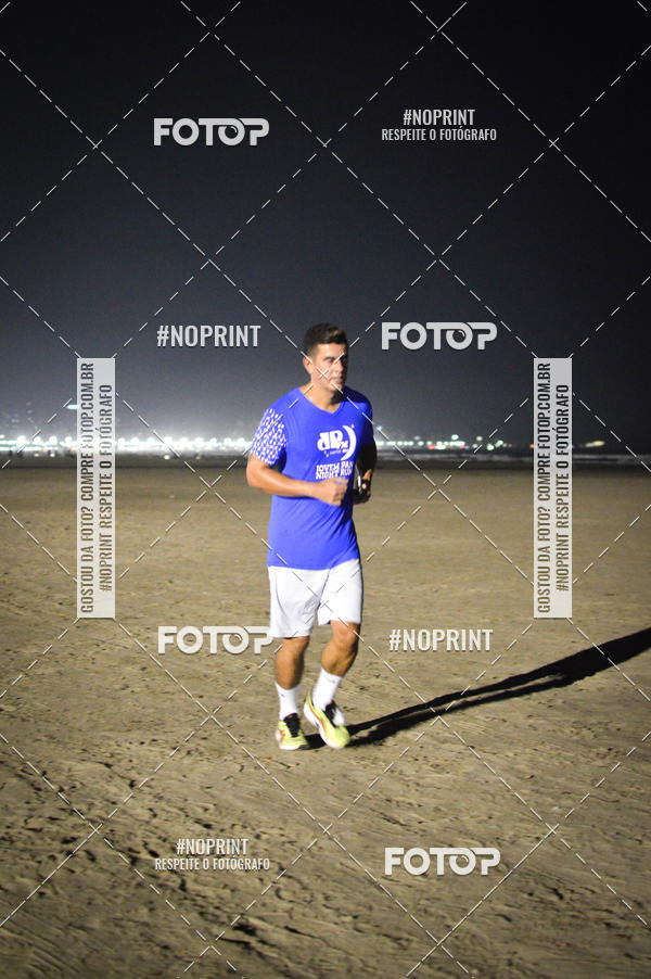Buy your photos of the eventJovem Pan Night Run Santos on Fotop