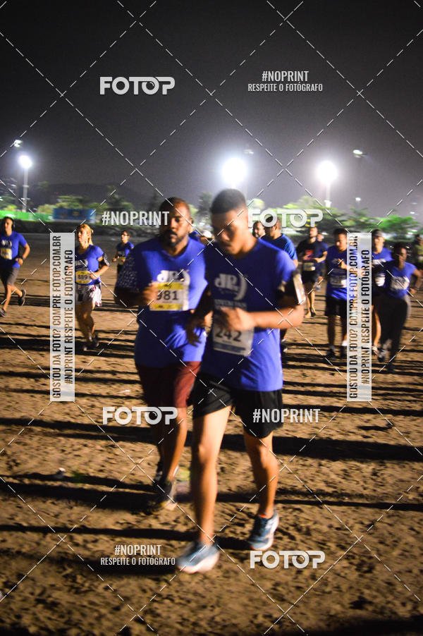 Buy your photos of the eventJovem Pan Night Run Santos on Fotop